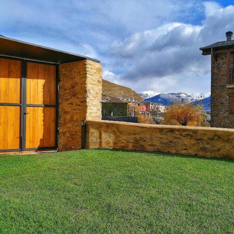 Apartament "Enclau" Turismo Rural Cal Rialla 利维亚 外观 照片